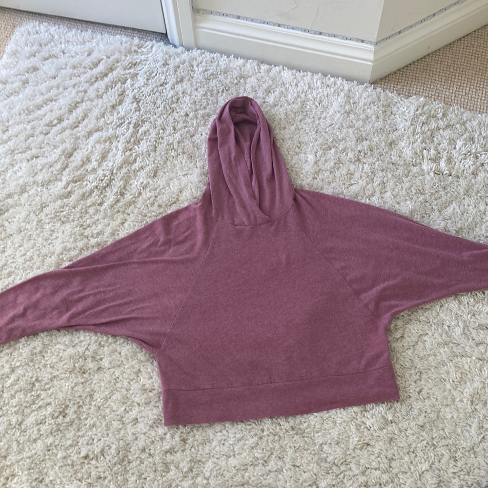 Beyond yoga crew neck pullover sweatshirt.